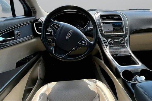 White 2018 Lincoln MKX Reserve