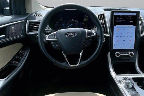 Green Metallic 2024 Ford Edge SEL