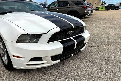 Performance White 2013 Ford Mustang V6