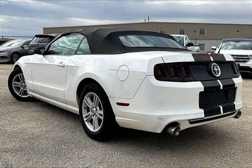 Performance White 2013 Ford Mustang V6