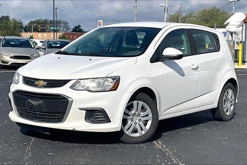 Summit White 2017 Chevrolet Sonic LT
