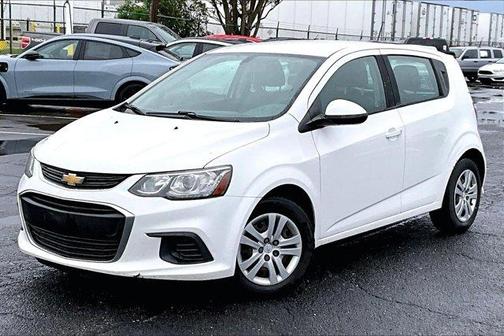 Summit White 2017 Chevrolet Sonic LT