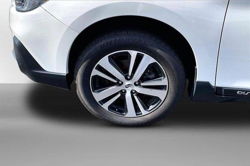 White 2019 Subaru Outback 2.5i Limited