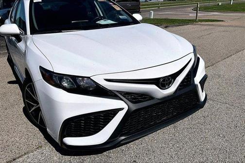 White 2023 Toyota Camry SE