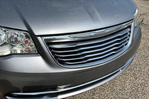 2016 Chrysler Town & Country Touring-L