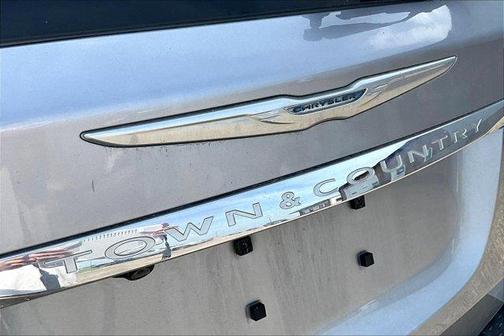 2016 Chrysler Town & Country Touring-L