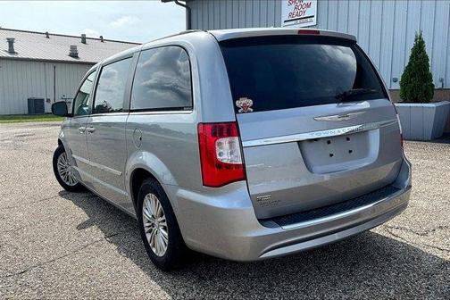 2016 Chrysler Town & Country Touring-L