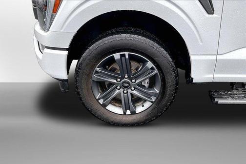 Oxford White 2023 Ford F-150 Lariat