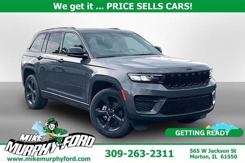 Metallic 2023 Jeep Grand Cherokee Laredo