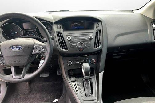Ingot Silver Metallic 2018 Ford Focus SE