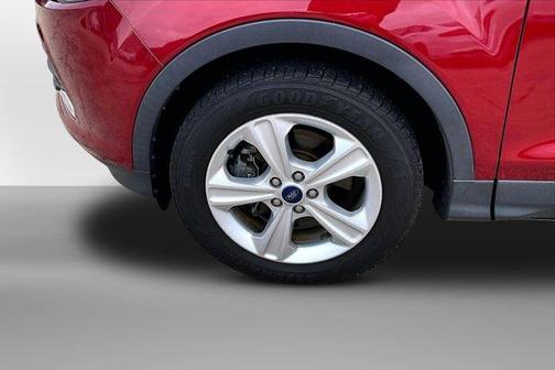 Ruby Red Metallic 2016 Ford Escape SE