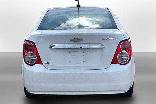 Summit White 2016 Chevrolet Sonic LT