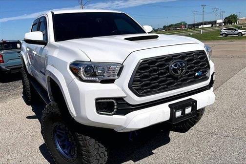 White 2022 Toyota Tacoma TRD Sport