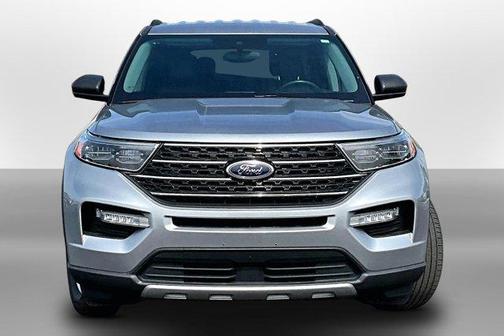 Iconic Silver Metallic 2024 Ford Explorer XLT
