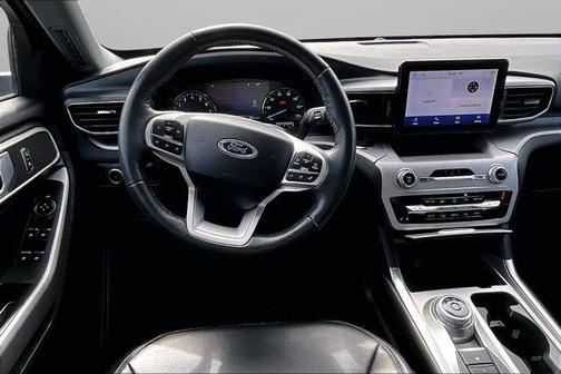 Iconic Silver Metallic 2024 Ford Explorer XLT