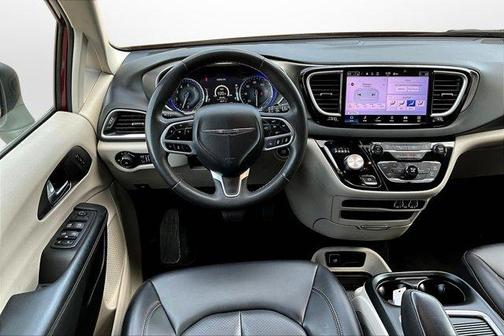 2023 Chrysler Pacifica Touring-L