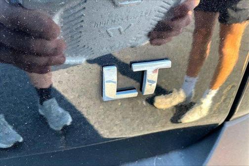 Mosaic Black Metallic 2023 Chevrolet Traverse LT Cloth