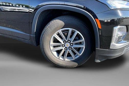 Mosaic Black Metallic 2023 Chevrolet Traverse LT Cloth