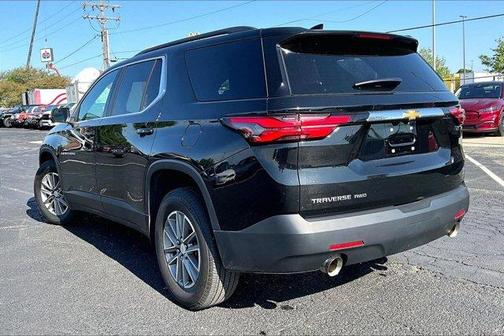 Mosaic Black Metallic 2023 Chevrolet Traverse LT Cloth