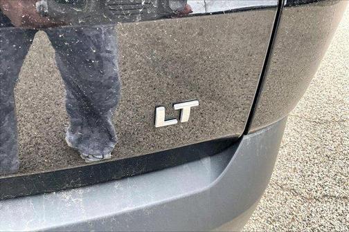 Mosaic Black Metallic 2023 Chevrolet Traverse LT Cloth