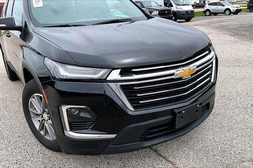 Mosaic Black Metallic 2023 Chevrolet Traverse LT Cloth