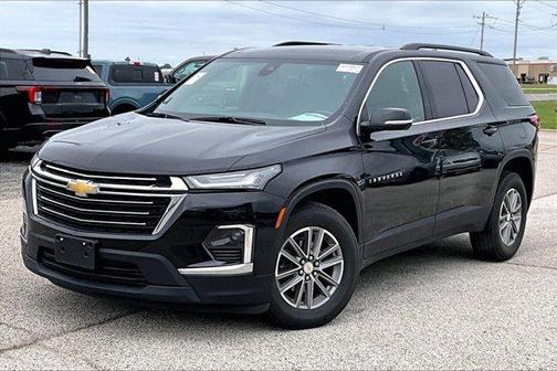 Mosaic Black Metallic 2023 Chevrolet Traverse LT Cloth