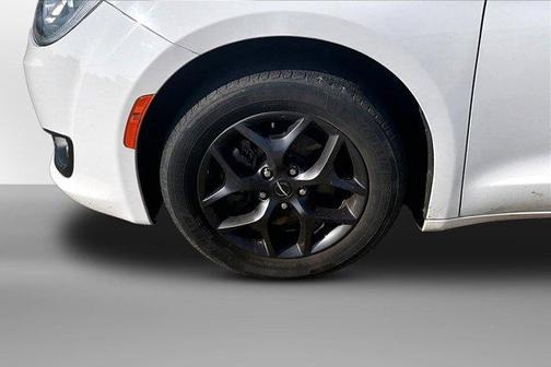 Bright White Clearcoat 2018 Chrysler Pacifica Touring-L Plus