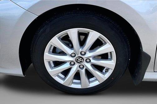Celestial Silver Metallic 2019 Toyota Camry XLE