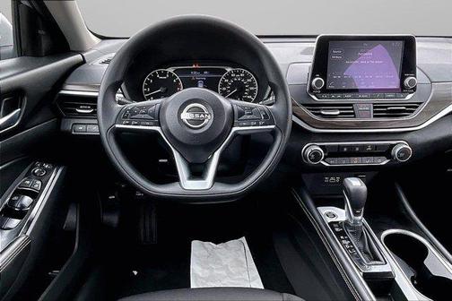 Brilliant Silver Metallic 2023 Nissan Altima 2.5 SV