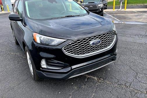 Black Metallic 2024 Ford Edge SEL