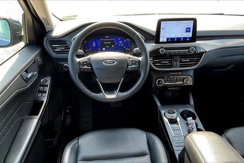 2022 Ford Escape Titanium Hybrid