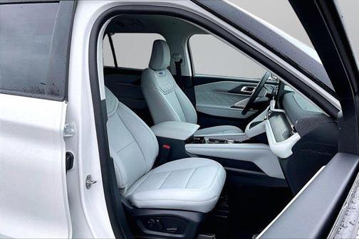 Star White 2026 Ford Explorer Platinum