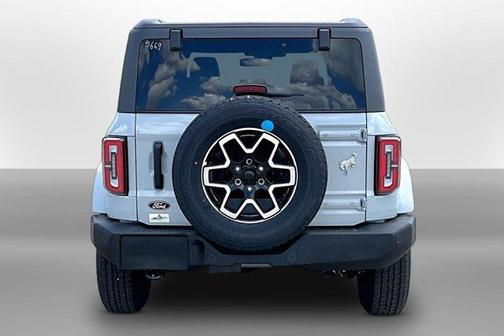 Avalanche Gray 2026 Ford Bronco Outer Banks