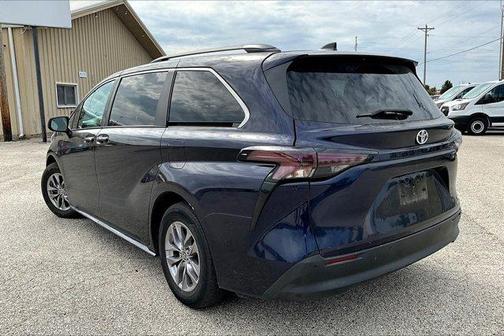 2024 Toyota Sienna XLE