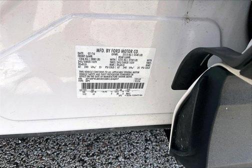 White Platinum Clearcoat Metallic 2016 Ford Edge Titanium
