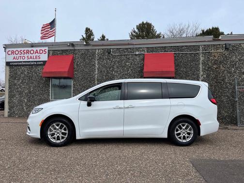 Bright White Clearcoat 2024 Chrysler Pacifica Touring-L