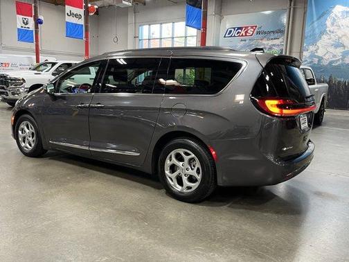 Granite Crystal Clearcoat Metallic 2023 Chrysler Pacifica Limited