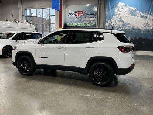 Bright White Clearcoat 2026 Jeep Compass Latitude