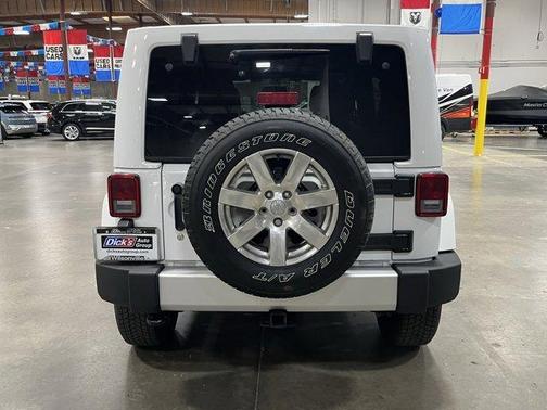 Bright White Clearcoat 2015 Jeep Wrangler Unlimited Sahara