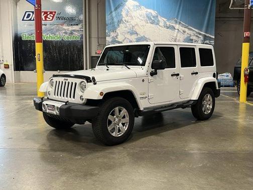 Bright White Clearcoat 2015 Jeep Wrangler Unlimited Sahara