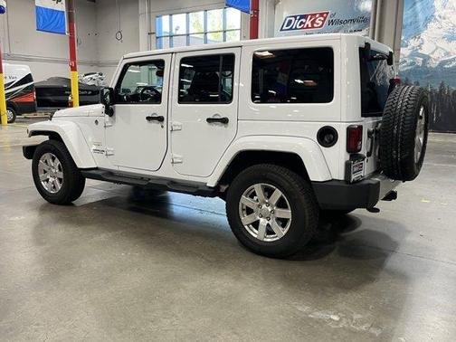 Bright White Clearcoat 2015 Jeep Wrangler Unlimited Sahara