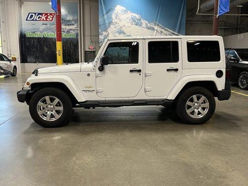 Bright White Clearcoat 2015 Jeep Wrangler Unlimited Sahara