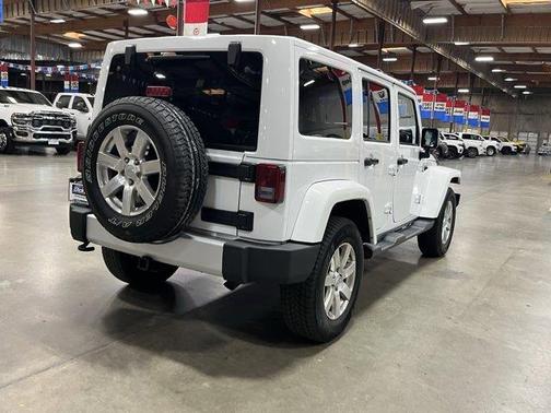 Bright White Clearcoat 2015 Jeep Wrangler Unlimited Sahara