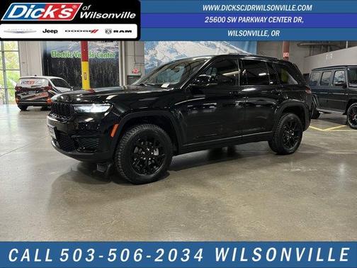 Diamond Black 2024 Jeep Grand Cherokee Laredo
