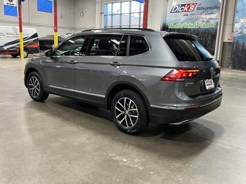 Platinum Gray Metallic 2021 Volkswagen Tiguan 2.0T SE
