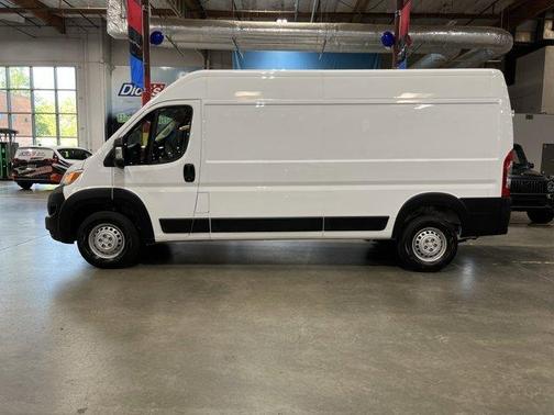 Bright White Clearcoat 2026 RAM ProMaster 2500 High Roof