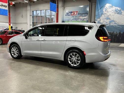 Silver Mist Clearcoat 2026 Chrysler Pacifica Select
