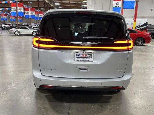 Silver Mist Clearcoat 2026 Chrysler Pacifica Select