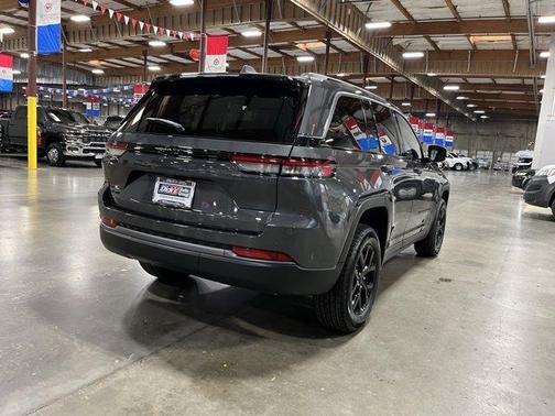 Metallic 2026 Jeep Grand Cherokee Laredo