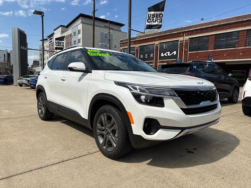 WHITE 2023 Kia Seltos S